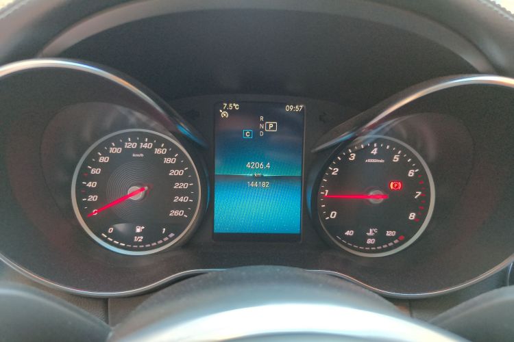 奔驰C级 2019款 C 180 L 时尚型运动版中控内饰14