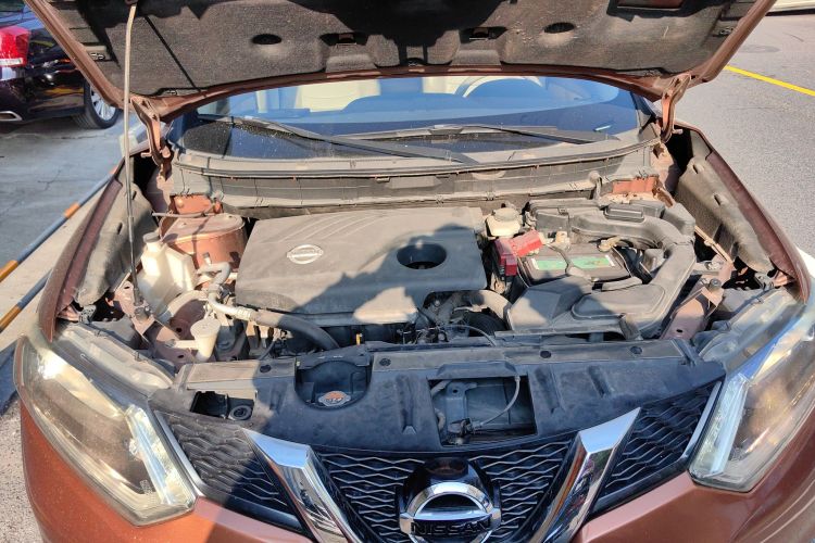 日产 奇骏 2015款 2.0L CVT舒适MAX版 2WD机舱底盘24