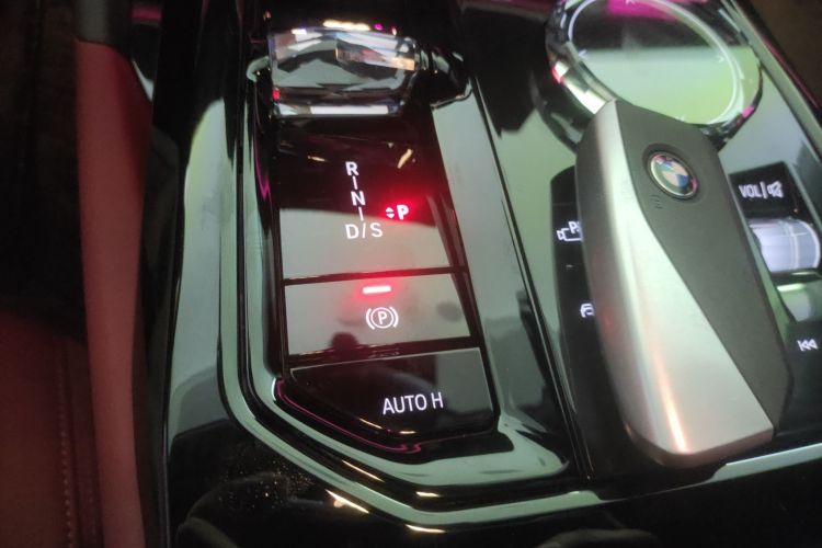 宝马5系 2025款 530Li 尊享型 M运动套装中控内饰18