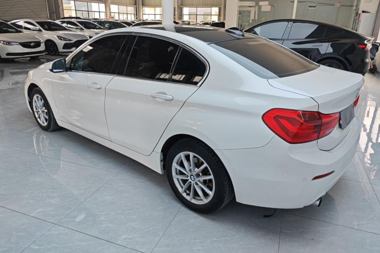 宝马1系 2017款 118i 时尚型车身外观4