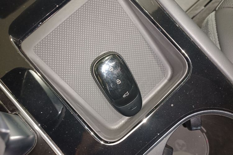 理想汽车 理想ONE 2020款 增程6座版中控内饰11