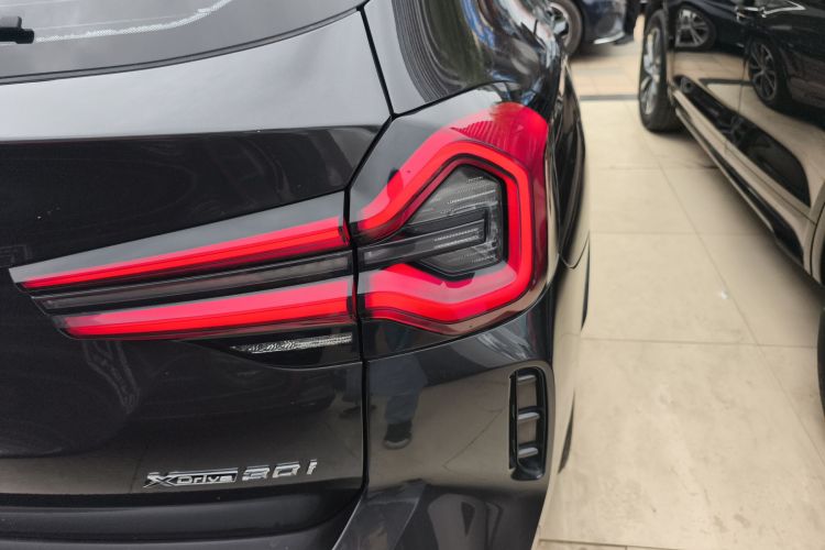 宝马X3 2022款 xDrive30i 领先型 M曜夜套装车身外观6006