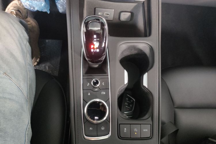 凯迪拉克XT4 2024款 28T 两驱豪华型中控内饰18