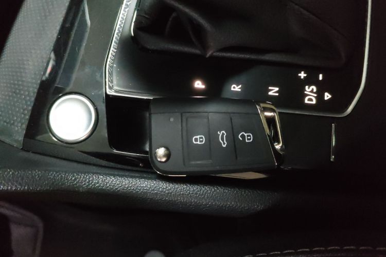 大众 途观L 2022款 330TSI 自动两驱R-Line越享版中控内饰7001