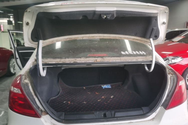 吉利汽车 帝豪 2017款 三厢百万款 1.5L 手动向上版机舱底盘23