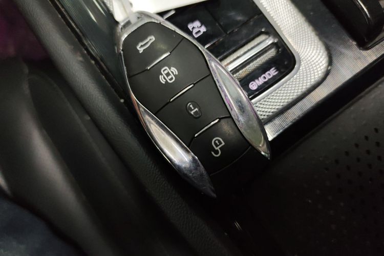 红旗H5 2023款 2.0T 自动智联旗畅版中控内饰11