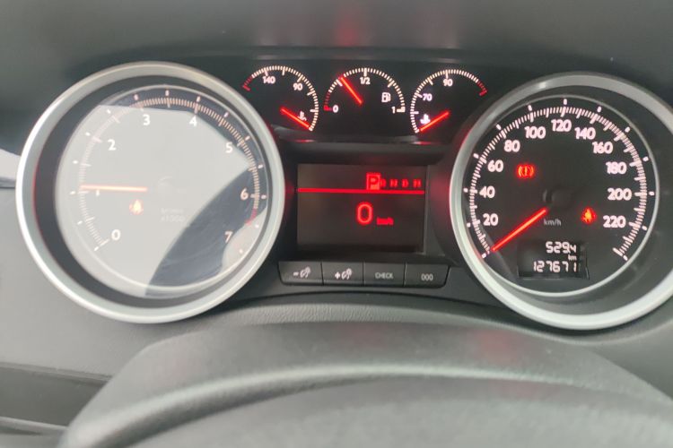 标致508 2013款 2.0L 两周年纪念 自动天窗经典版中控内饰14