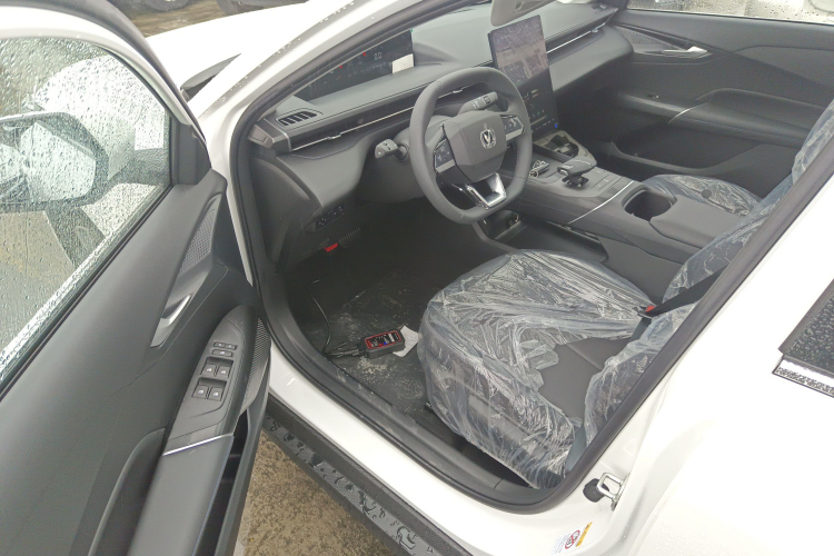 长安 逸动 2025款 蓝鲸 1.5T 500Bar尊贵型中控内饰7003