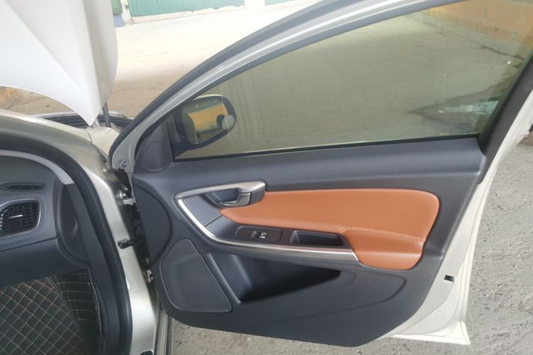 沃尔沃S60 2019款 S60L T3 智进版中控内饰7005