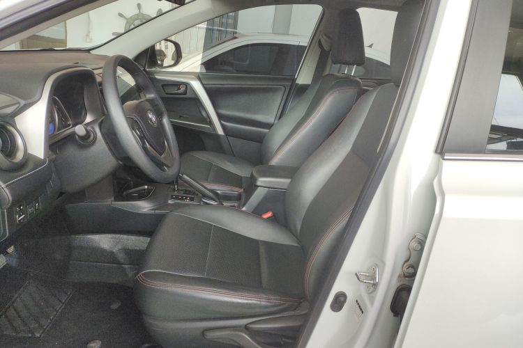 丰田 RAV4荣放 2019款 2.0L CVT两驱先锋版 国V中控内饰19