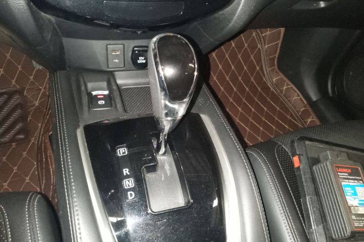 日产 奇骏 2021款 2.0L CVT 2WD XL ITS舒适纪念版局部细节18