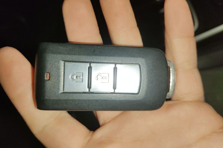 三菱 欧蓝德 2018款 2.0L 两驱荣耀版 5座中控内饰11