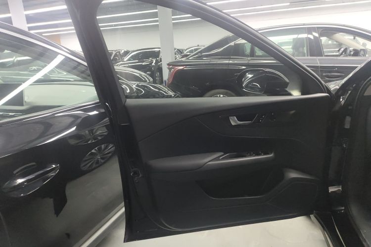 红旗E-QM5 2022款 431km 充电乐享版中控内饰7007