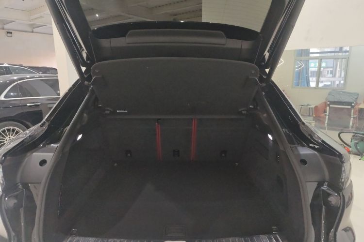 保时捷 2023款 Cayenne Coupé 3.0T 铂金版机舱底盘23