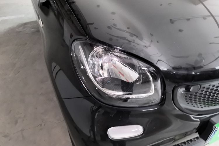 smart forfour 2018款 1.0L 52千瓦激情版车身外观8