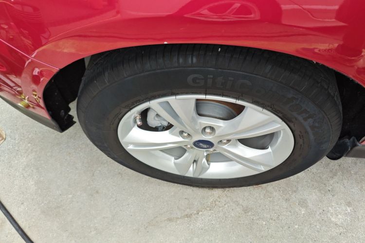 福特 福克斯 2012款 两厢 1.6L 手动风尚型车身外观6008