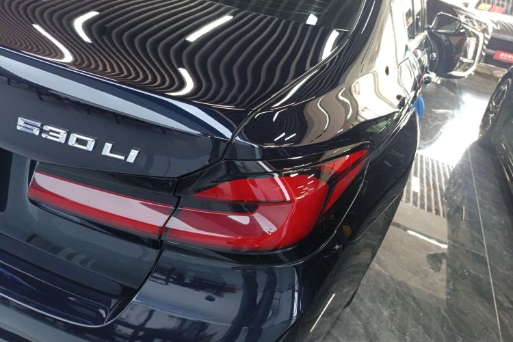 宝马5系 2023款 530Li 领先型 豪华套装车身外观9