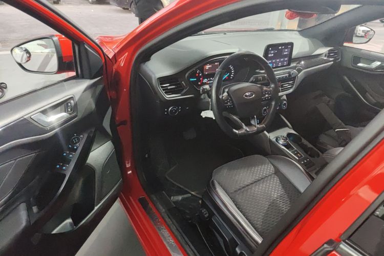 福特 福克斯 2020款 三厢 EcoBoost 180 自动ST Line中控内饰20