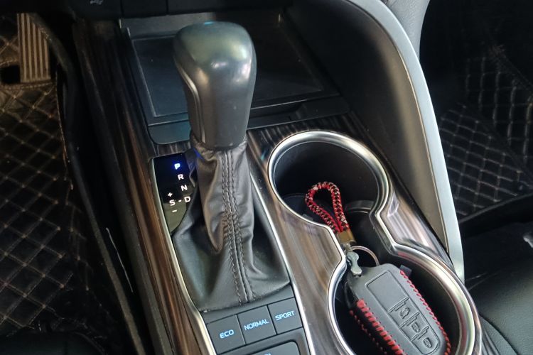 丰田 凯美瑞 2019款 改款 2.5G 豪华版中控内饰18