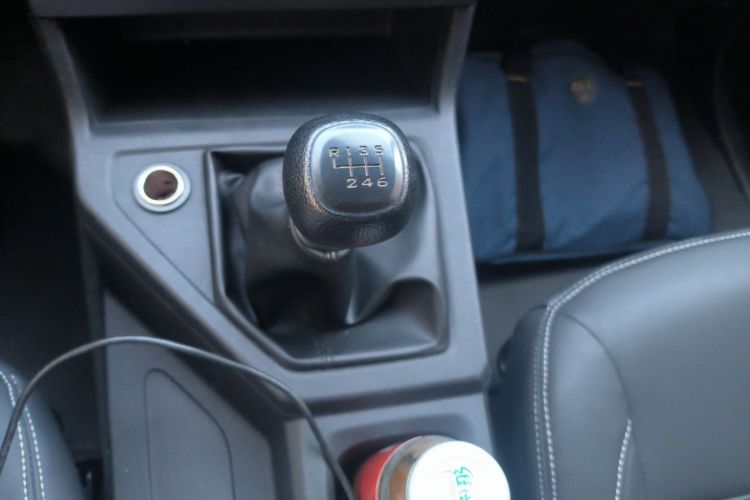 五菱汽车 五菱宏光PLUS 2020款 1.5L 手动标准型 5座中控内饰18