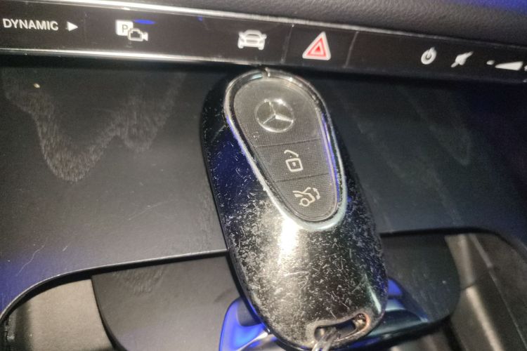 奔驰E级 2024款 改款 E 300 L 时尚运动型中控内饰11