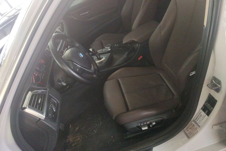 宝马3系 2019款 320Li 时尚型中控内饰19