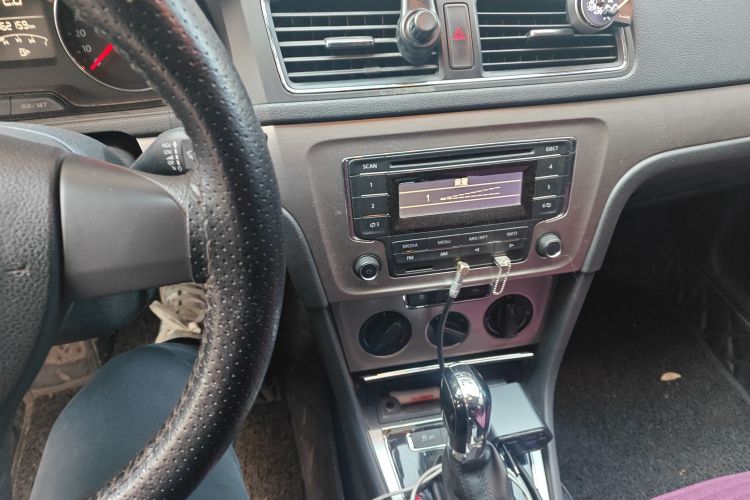 大众 朗逸 2013款 改款经典 1.6L 自动舒适版中控内饰16