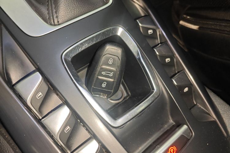 DS 5 2015款 1.6T 豪华版THP160中控内饰11