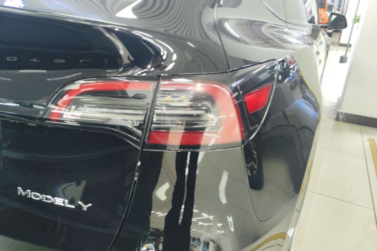 特斯拉 Model Y 2022款 改款 后轮驱动版车身外观9