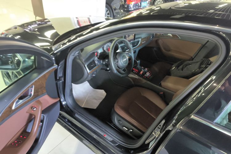 奥迪A6L 2018款 30周年年型 45 TFSI quattro 运动型中控内饰20