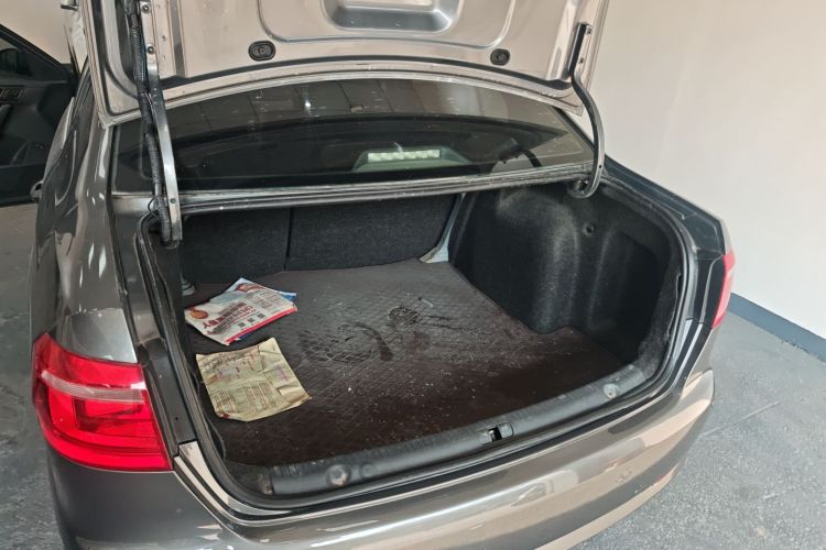 大众 朗逸 2013款 改款 1.4TSI DSG舒适版机舱底盘23