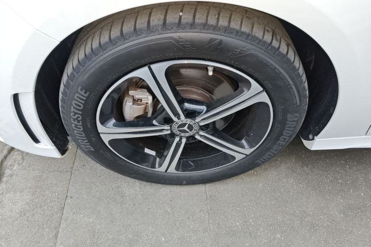 奔驰A级 2022款 改款三 A 200 L 运动轿车时尚型车身外观6007