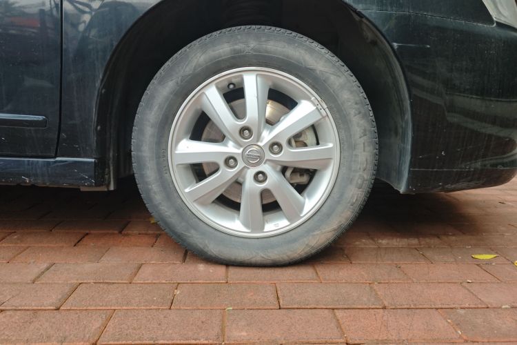 日产 轩逸 2012款 经典 1.6XL 手动豪华版车身外观10