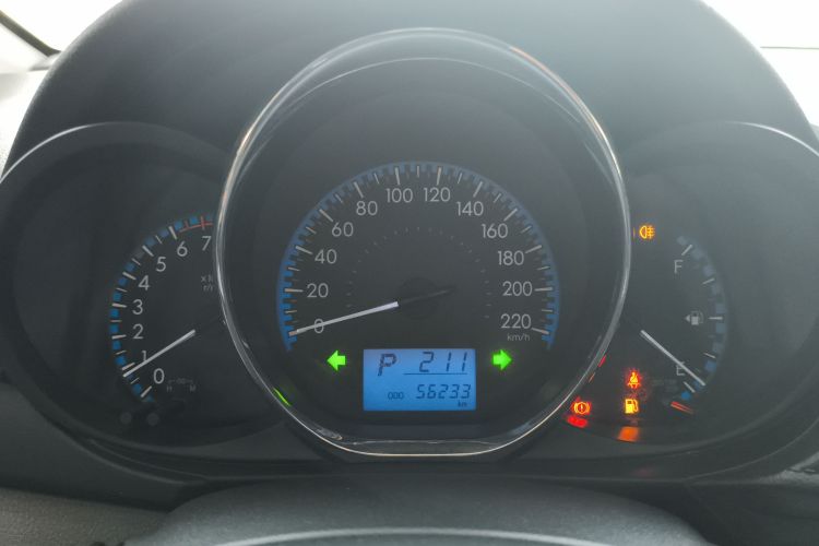 丰田 威驰FS 2017款 1.5L CVT锋驰版中控内饰14