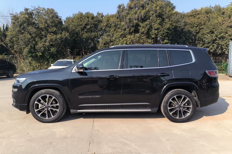 Jeep 指挥官PHEV 2020款 2.0T 插电混动臻享版车身外观4