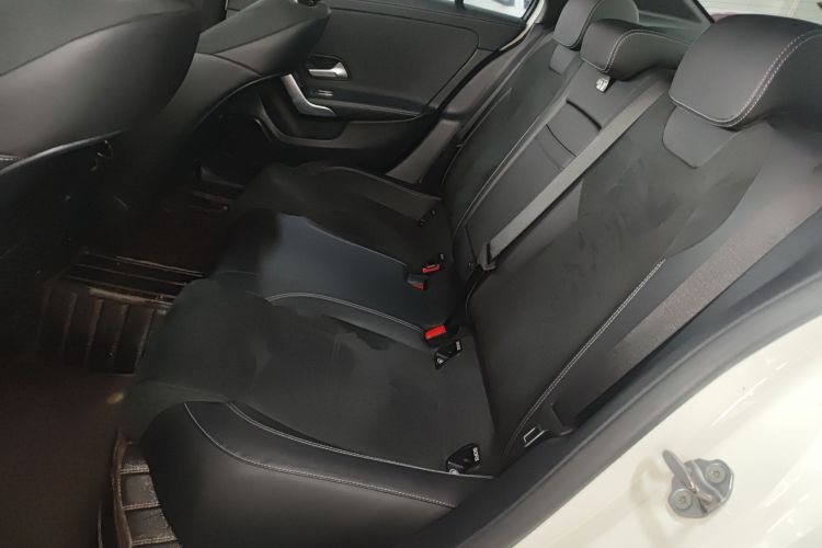 奔驰A级 2021款 A 200 L 运动轿车时尚型中控内饰21