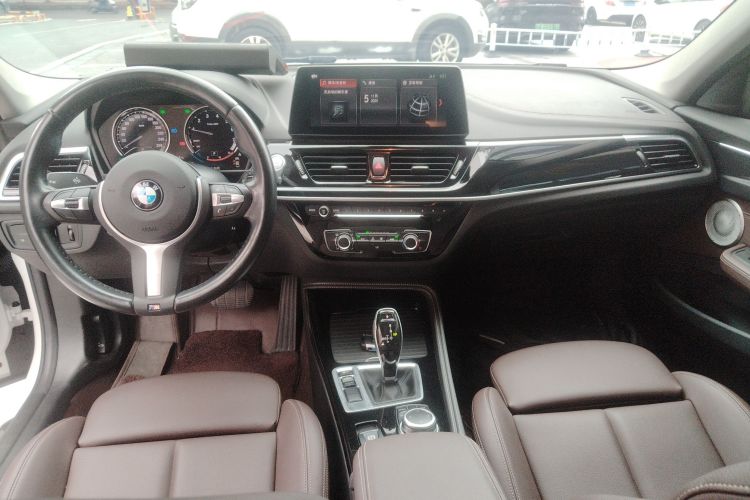 宝马1系 2022款 120i M运动曜夜版中控内饰7002