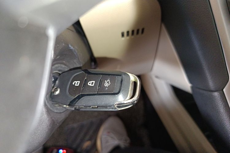 福特 蒙迪欧 2013款 1.5L GTDi180时尚型中控内饰7001