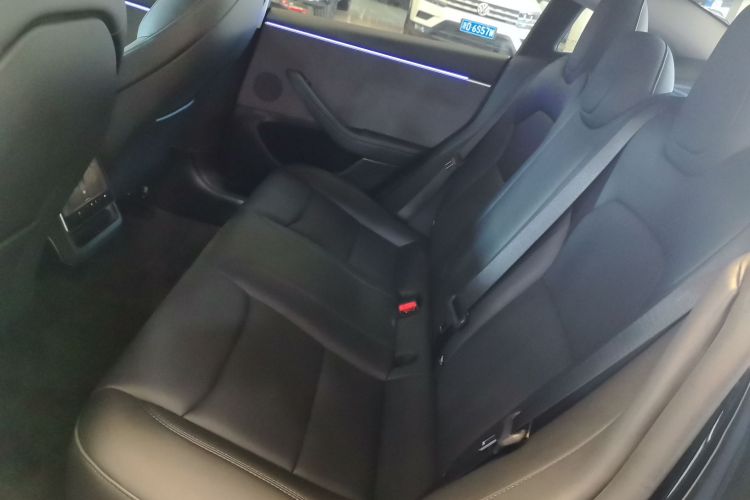 特斯拉 Model 3 2023款 后轮驱动版中控内饰21