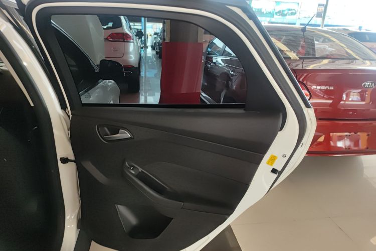 福特 福克斯 2018款 两厢经典 1.6L 自动舒适型智行版中控内饰7003