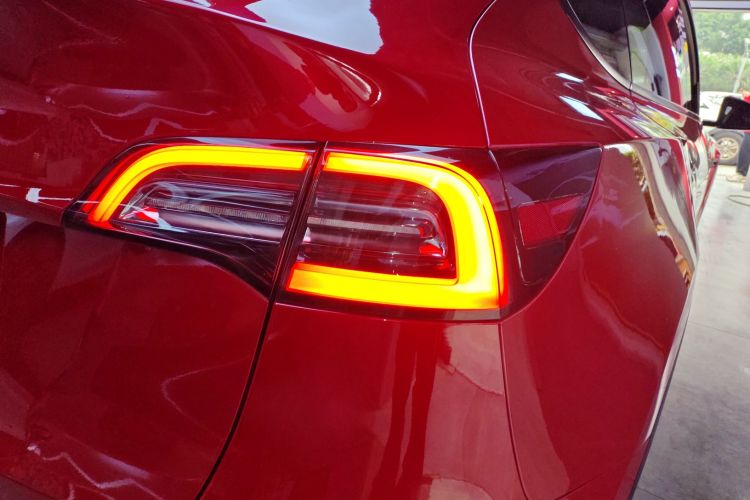 特斯拉 Model Y 2022款 后轮驱动版车身外观9