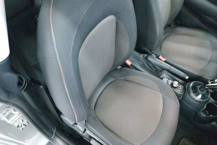 MINI 2023款 1.5T ONE局部细节41