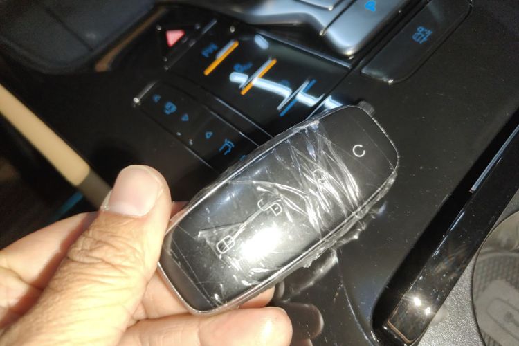 腾势D9 2024款 DM-i 980 四驱尊贵型中控内饰11