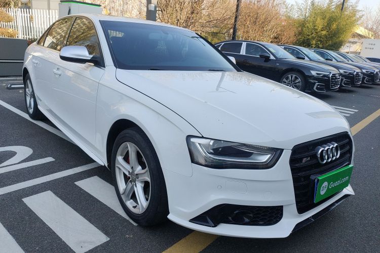 奥迪A4L 2015款 45 TFSI quattro个性运动型车身外观3