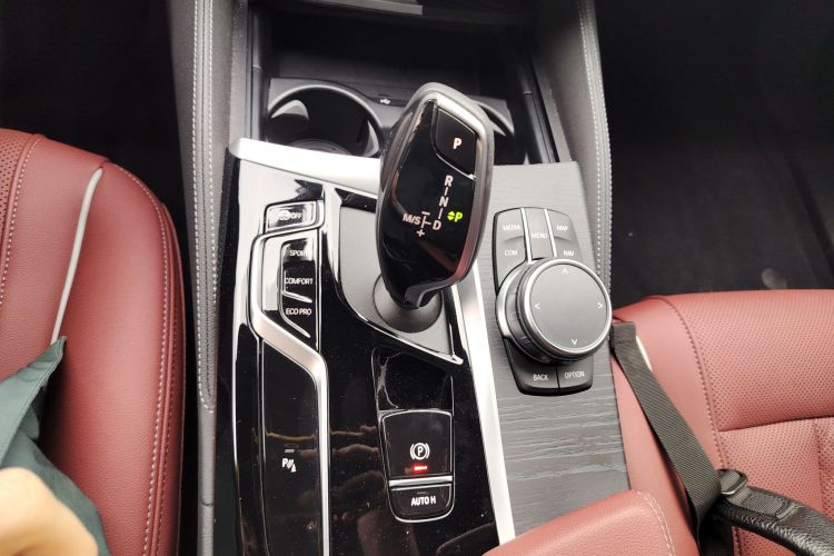 宝马5系 2023款 530Li 领先型 M运动套装中控内饰18