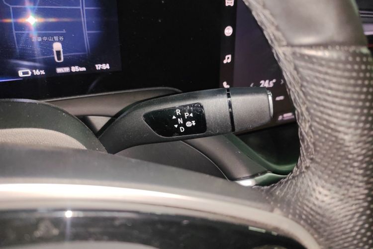 小鹏P7 2023款 586E中控内饰18