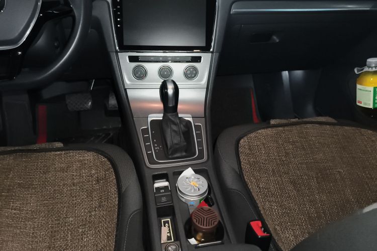 大众 高尔夫 2016款 1.6L 自动舒适型中控内饰18