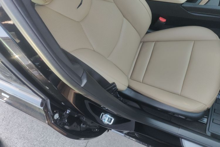 凯迪拉克CT5 2025款 28T 赛道性能版局部细节41