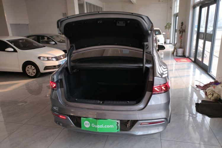 比亚迪 秦PLUS 2024款 荣耀版 DM-i 55KM领先型机舱底盘23