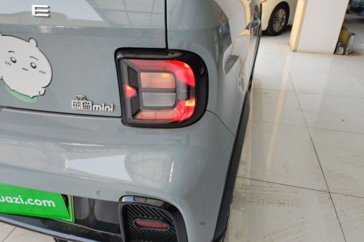 吉利银河 2024款 熊猫mini 200km 龙腾版车身外观9